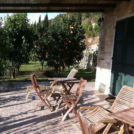 Agriturismo La Rocca Di Perti 피날레리구레 외부 사진