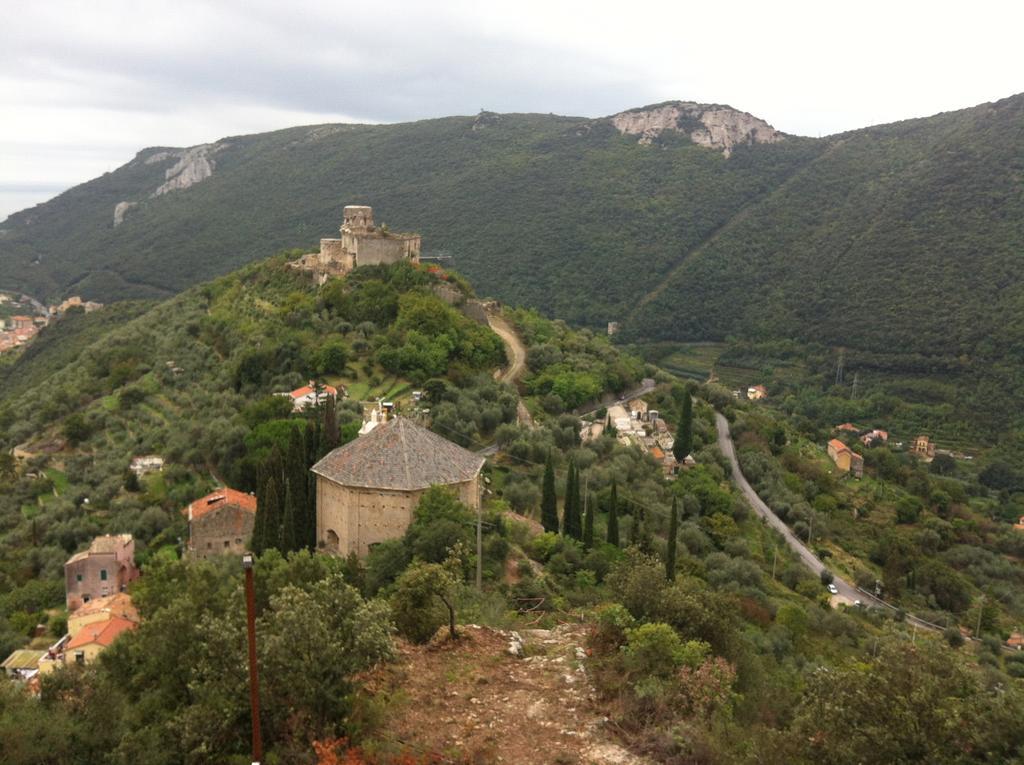 Agriturismo La Rocca Di Perti 피날레리구레 외부 사진